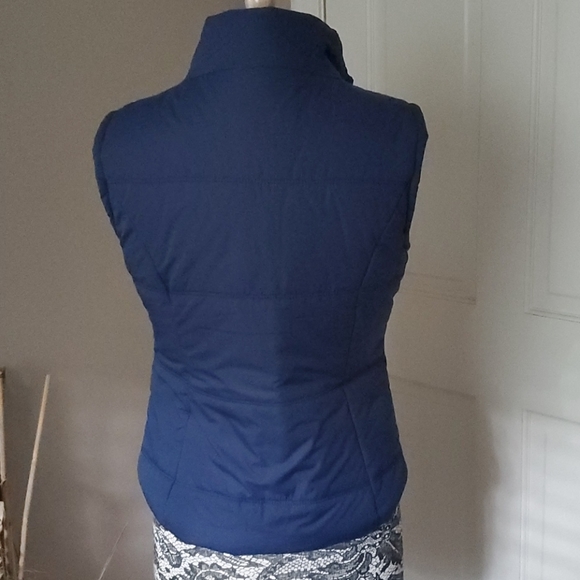 Aeropostale navy puffer vest, size M - Picture 3 of 3